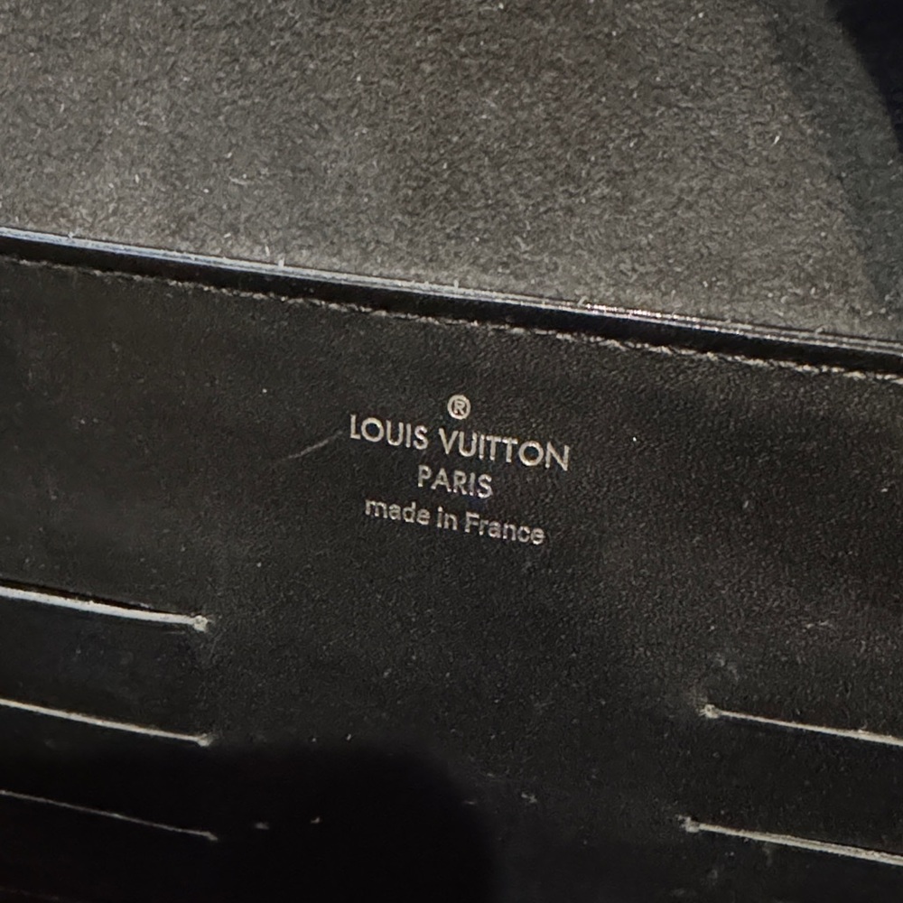 Louis Vuitton Black Authentic Women's Handbag - Picture 8 of 14